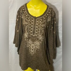 Monoreno size medium, embroidered blouse.